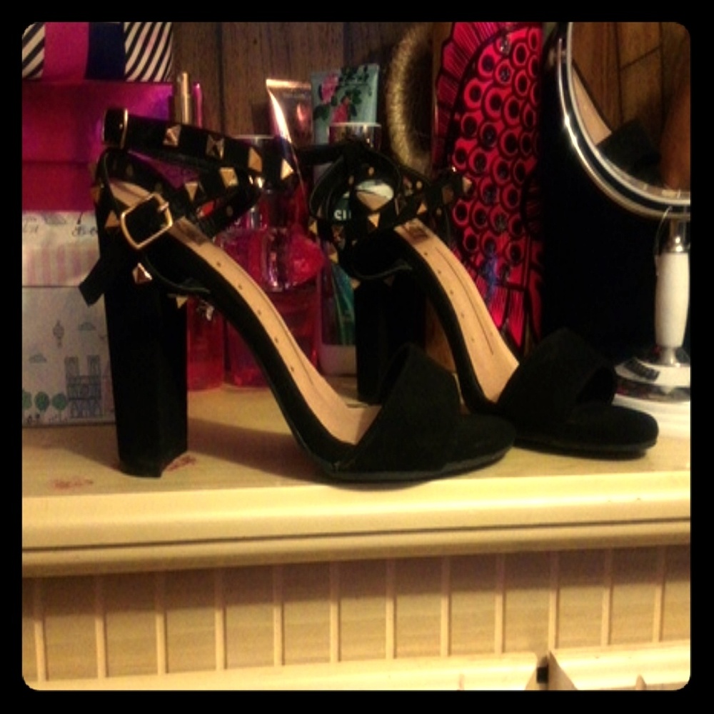 Black chunky heels